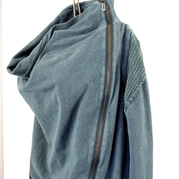 **SOLD** *RARE* Lululemon - Sway Jacket - Picture 3 of 8